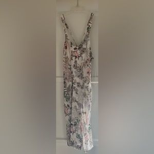White Guess Dress with a flower pattern